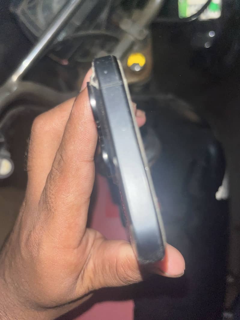 Apple iPhone 15 Pro 4