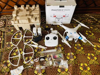 DJI Phantom 2 Drone - 10/8 Condition - Complete Accessories