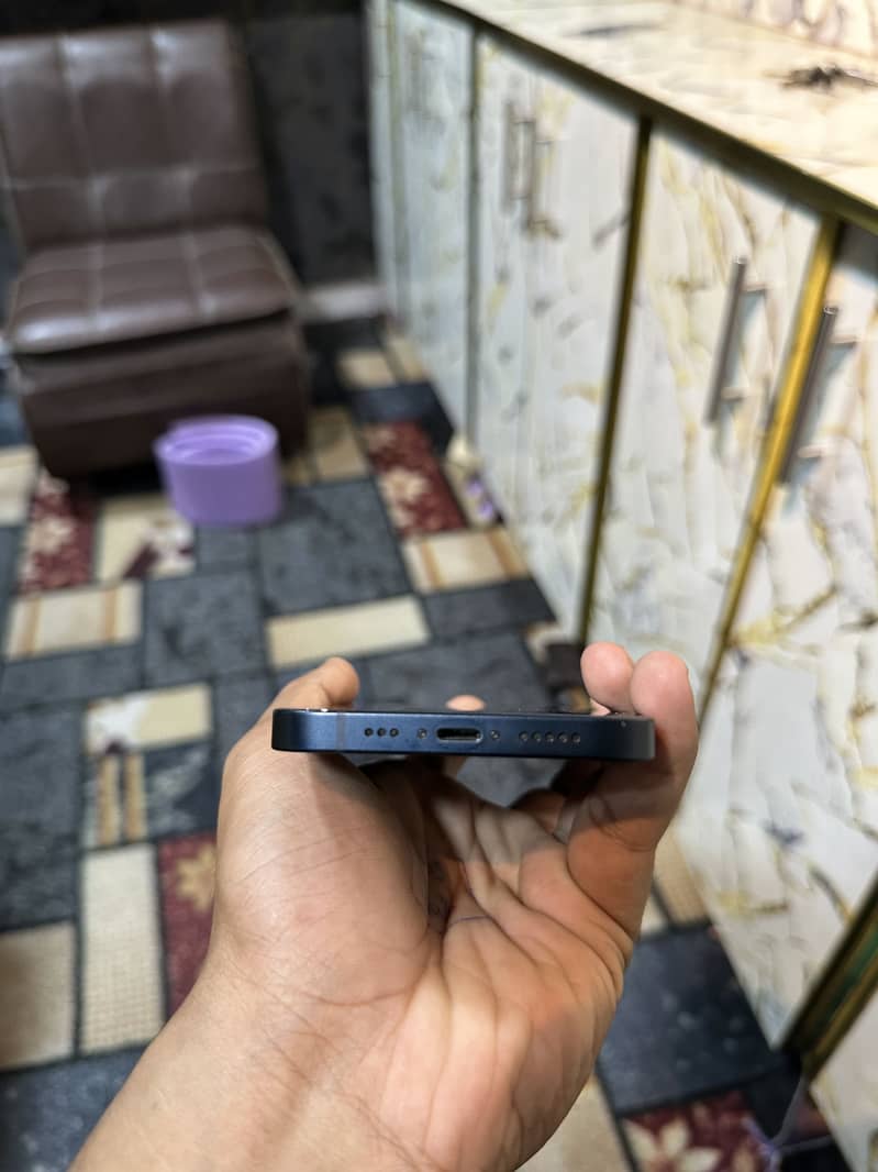 Apple iPhone 13 4