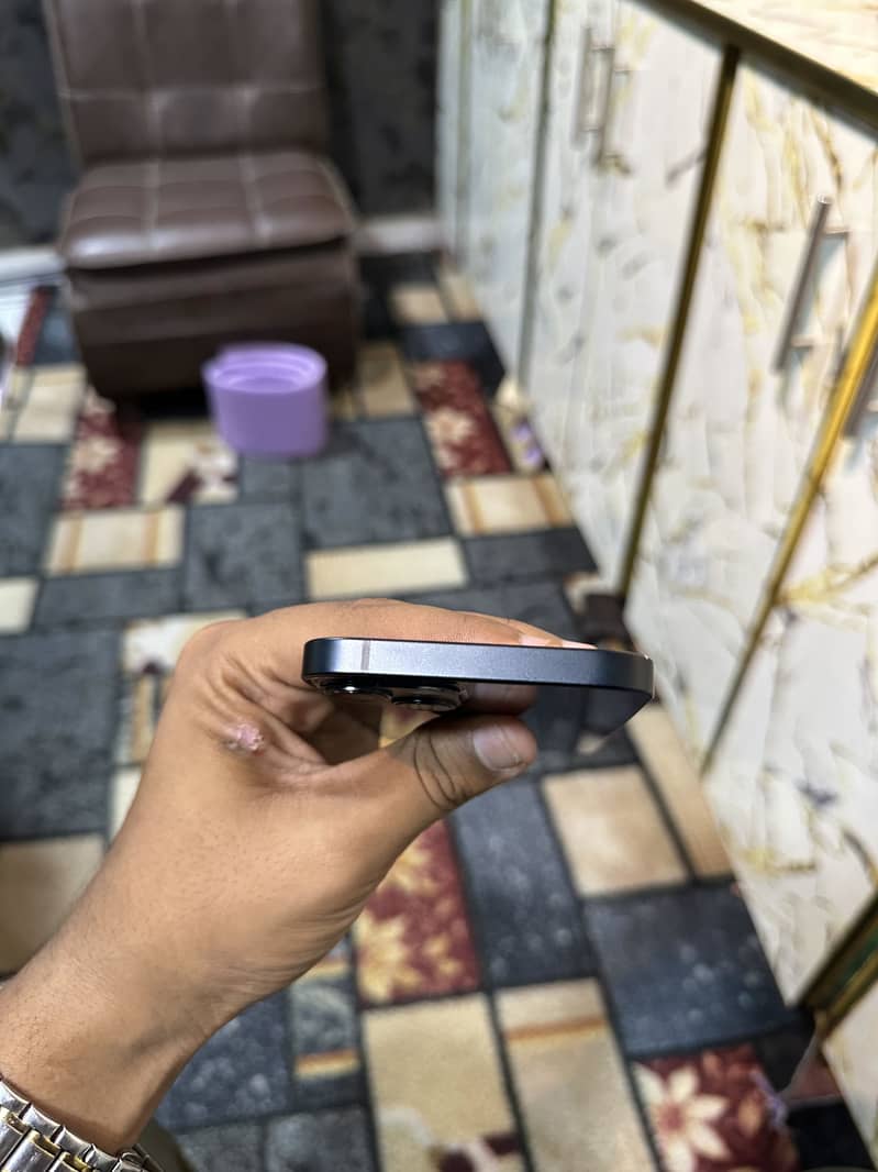 Apple iPhone 13 5