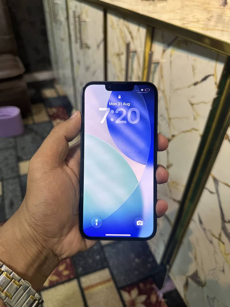 Apple iPhone 13 6