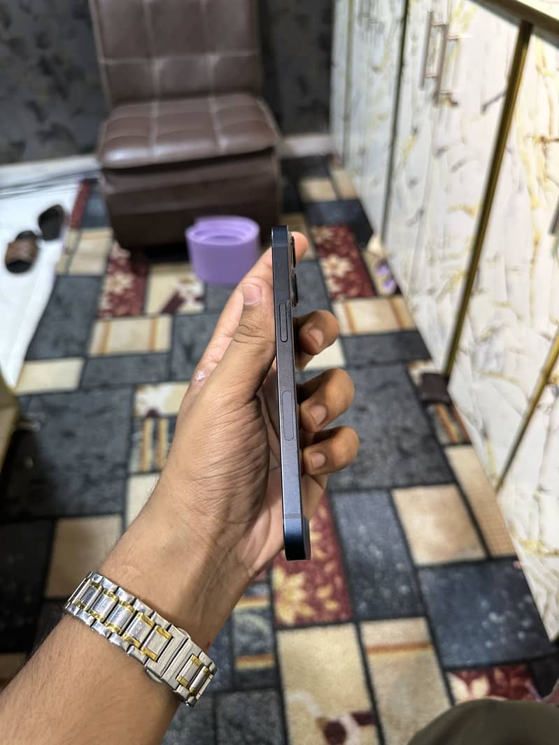 Apple iPhone 13 7