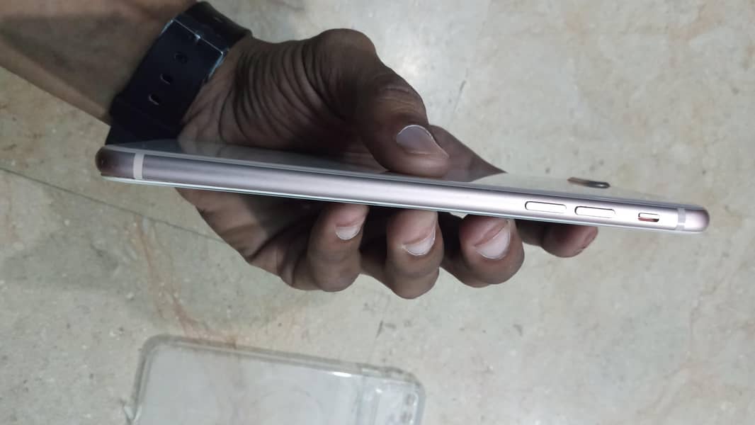 Apple iPhone 8 Plus 4