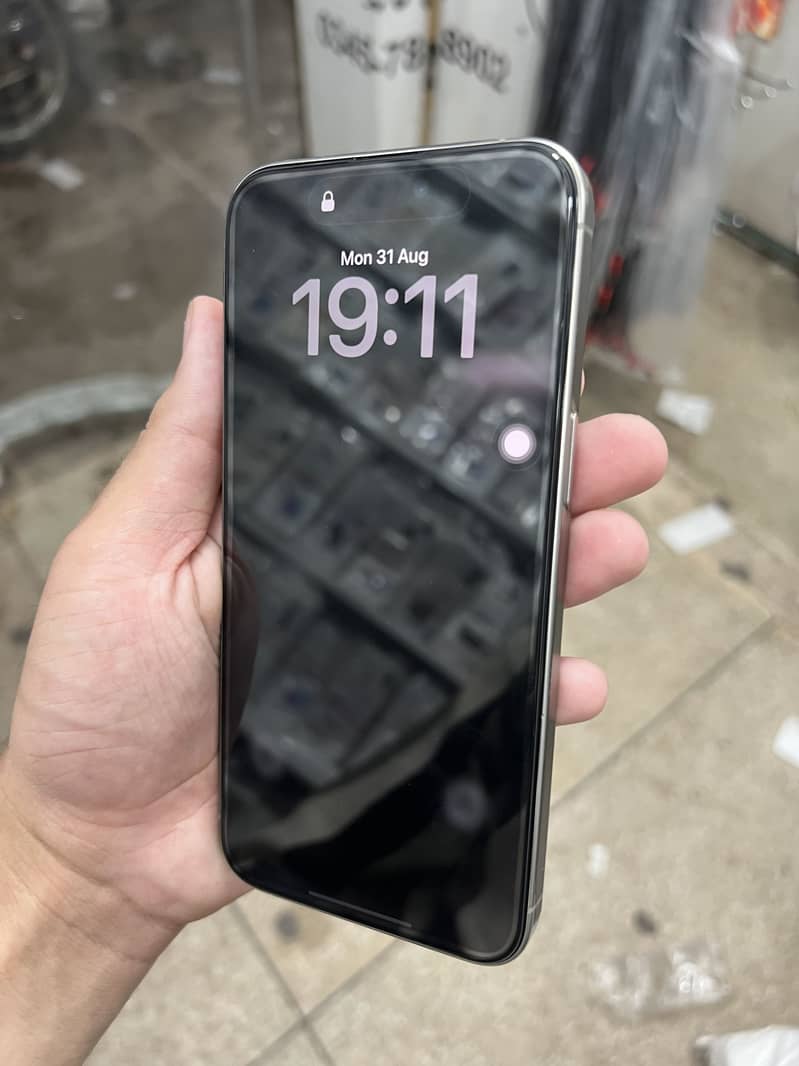 Apple iPhone 15 Pro Max 0