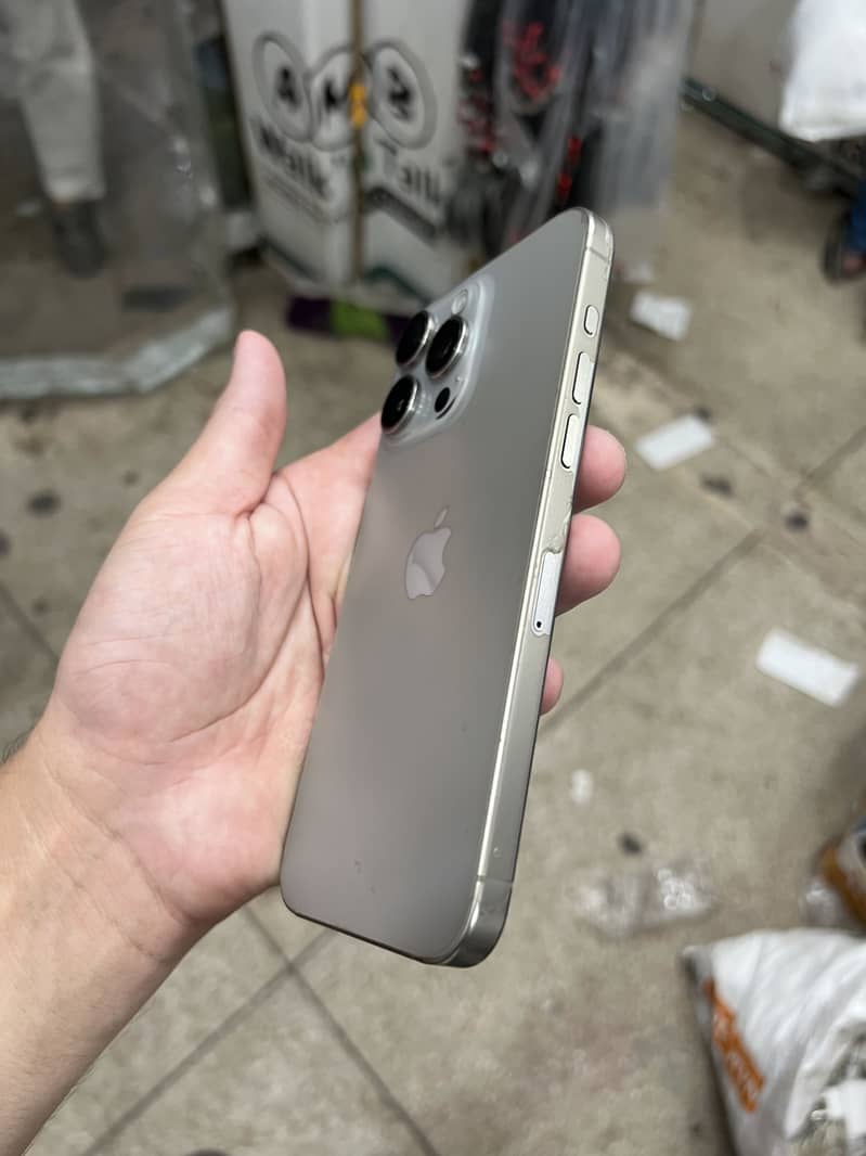 Apple iPhone 15 Pro Max 1