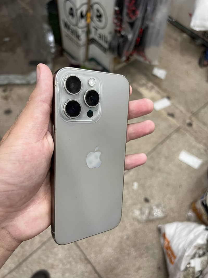 Apple iPhone 15 Pro Max 2