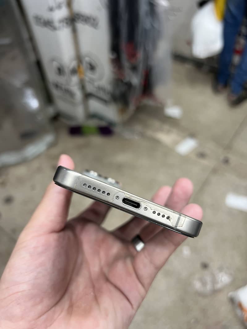 Apple iPhone 15 Pro Max 3