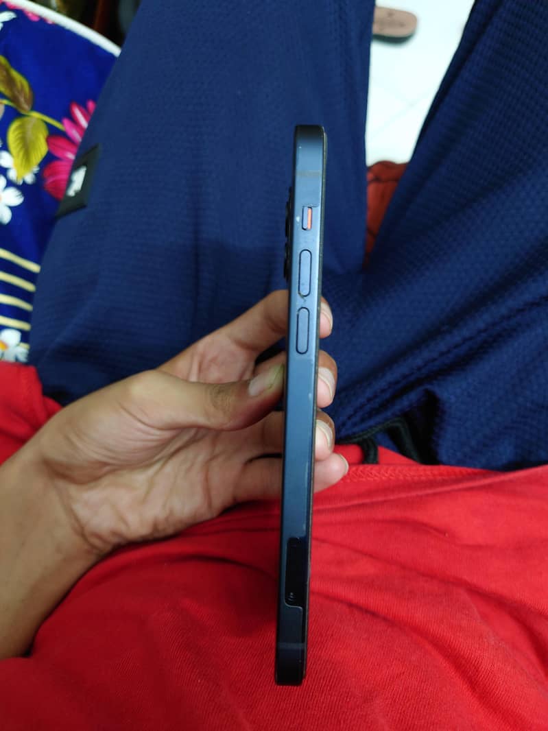 Apple iPhone 12 2