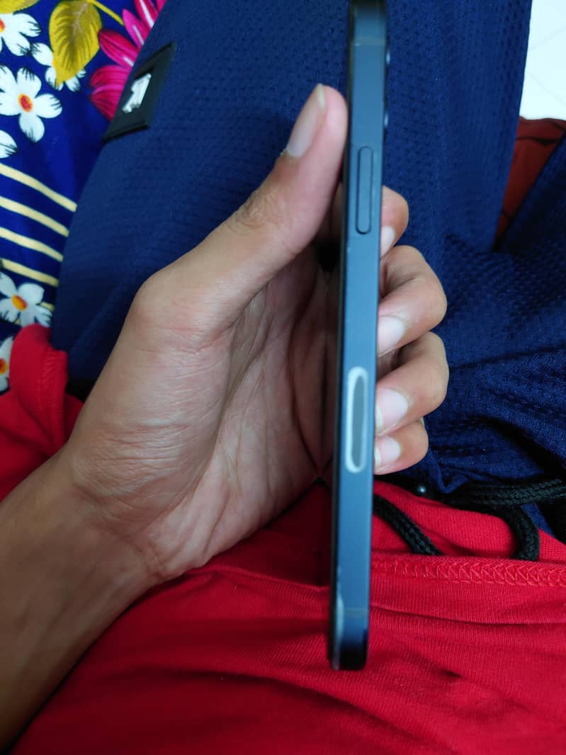 Apple iPhone 12 3