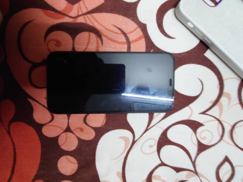 Apple iPhone 12 4