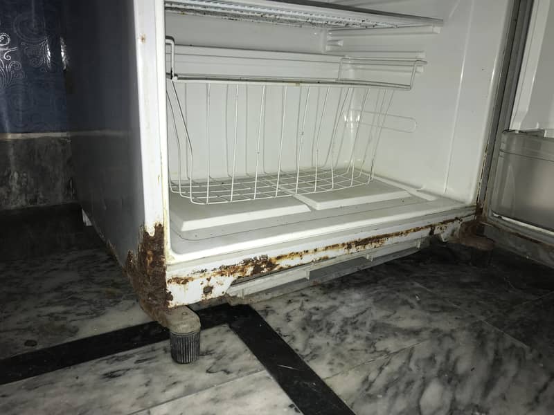 Dowlance Fridge (Working Condition) 4