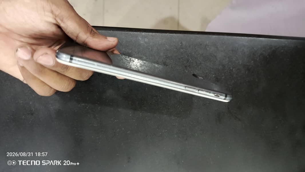 Apple iPhone 8 Plus 3