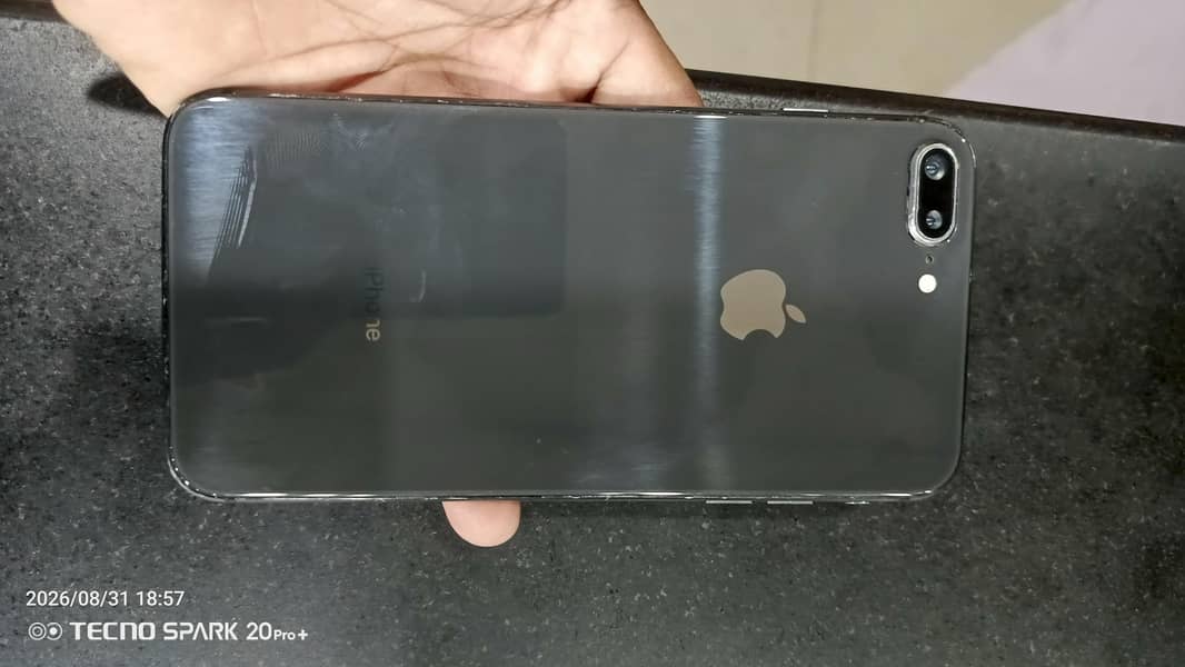 Apple iPhone 8 Plus 4