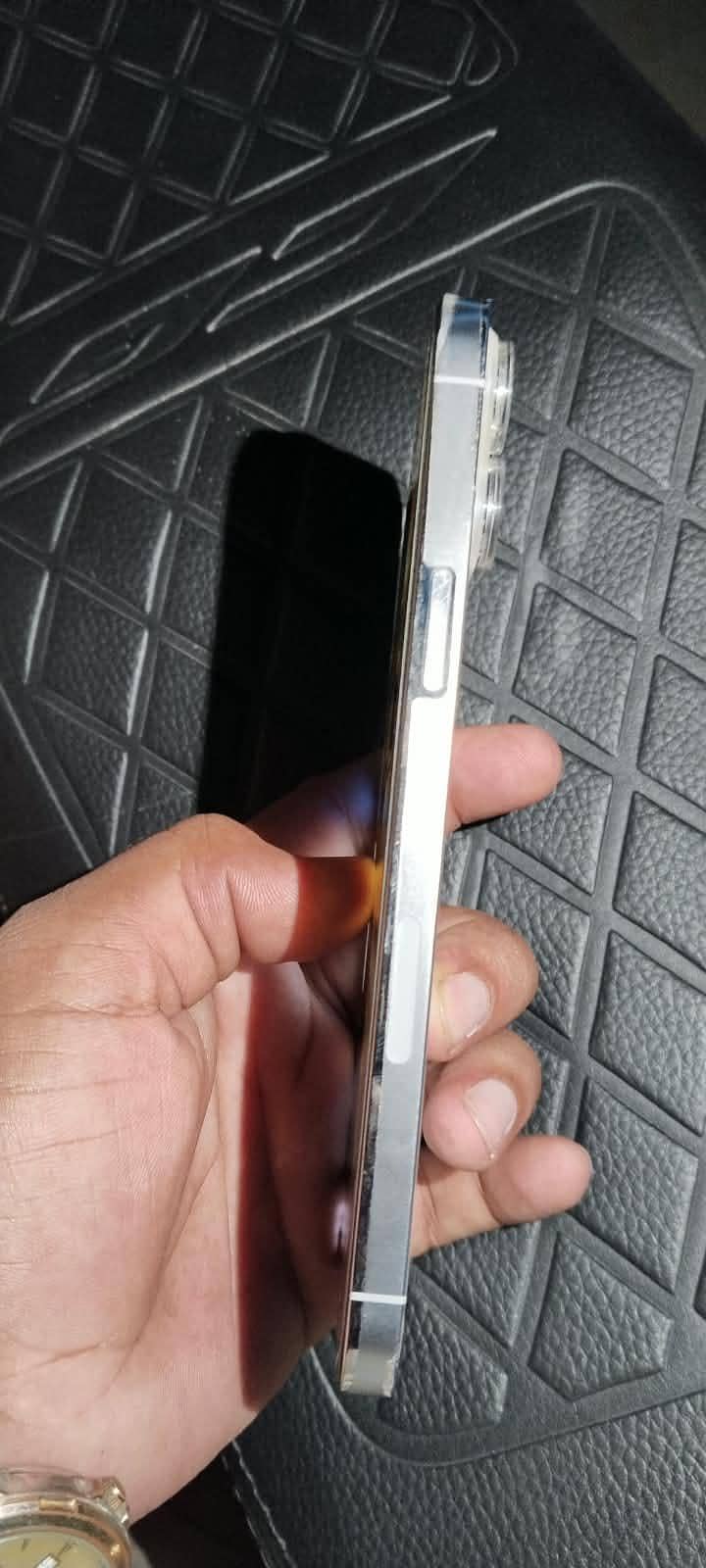 Apple iPhone 13 Pro max 2