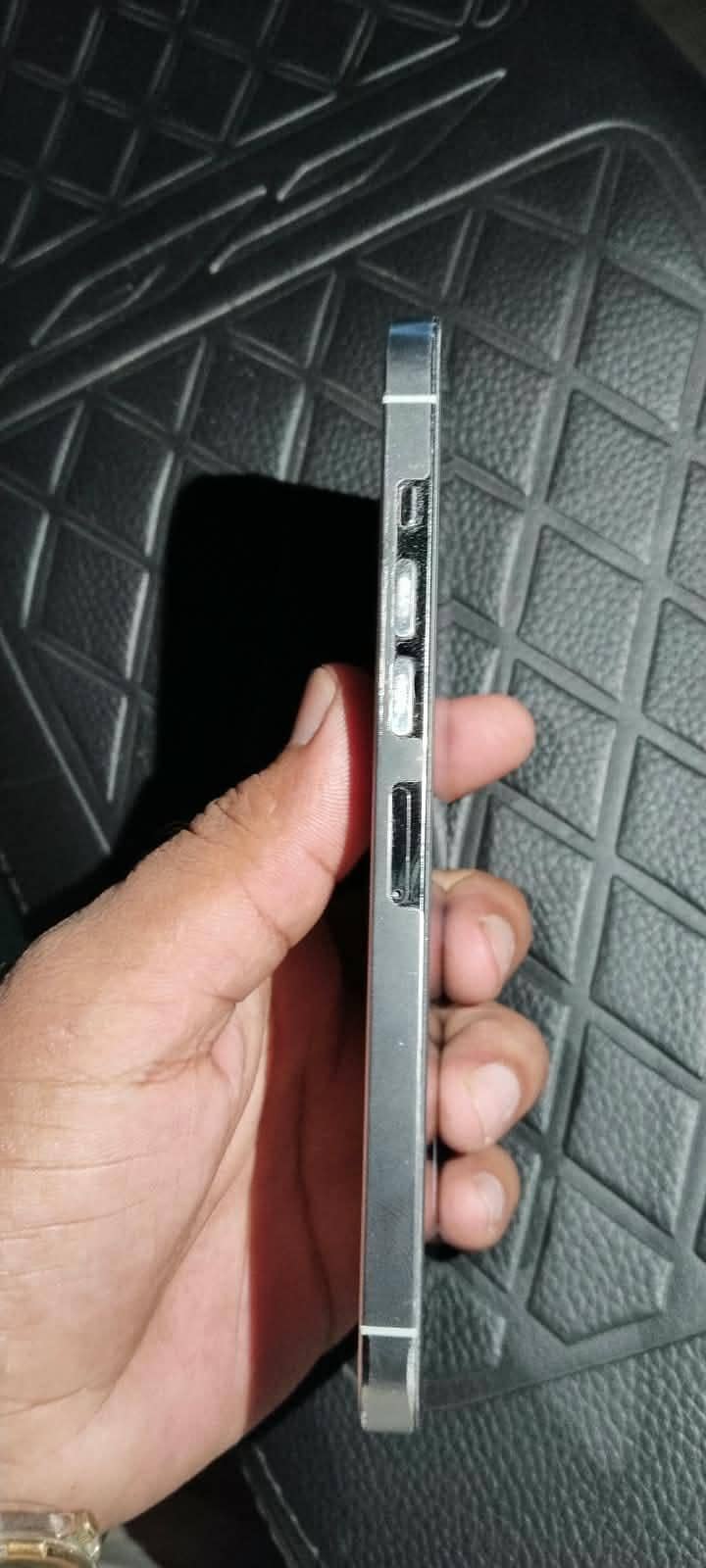 Apple iPhone 13 Pro max 3