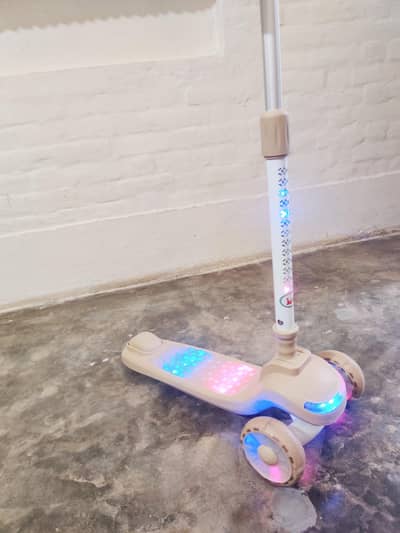 Kids Scooty (light & music)
