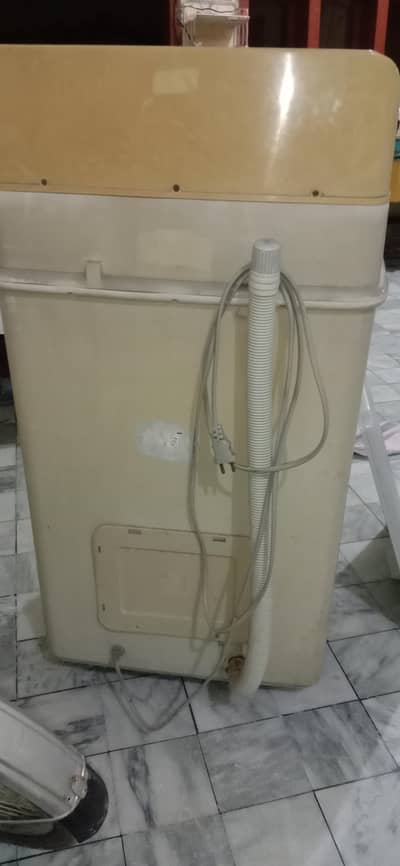Washing machine and spinner