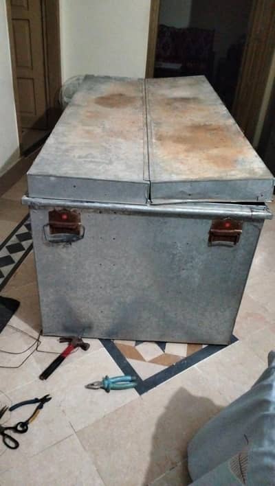 trunk iron peti condition pic 6/3 size