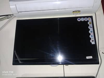 Samsungs 32 inch Led TV For Sale with Stand