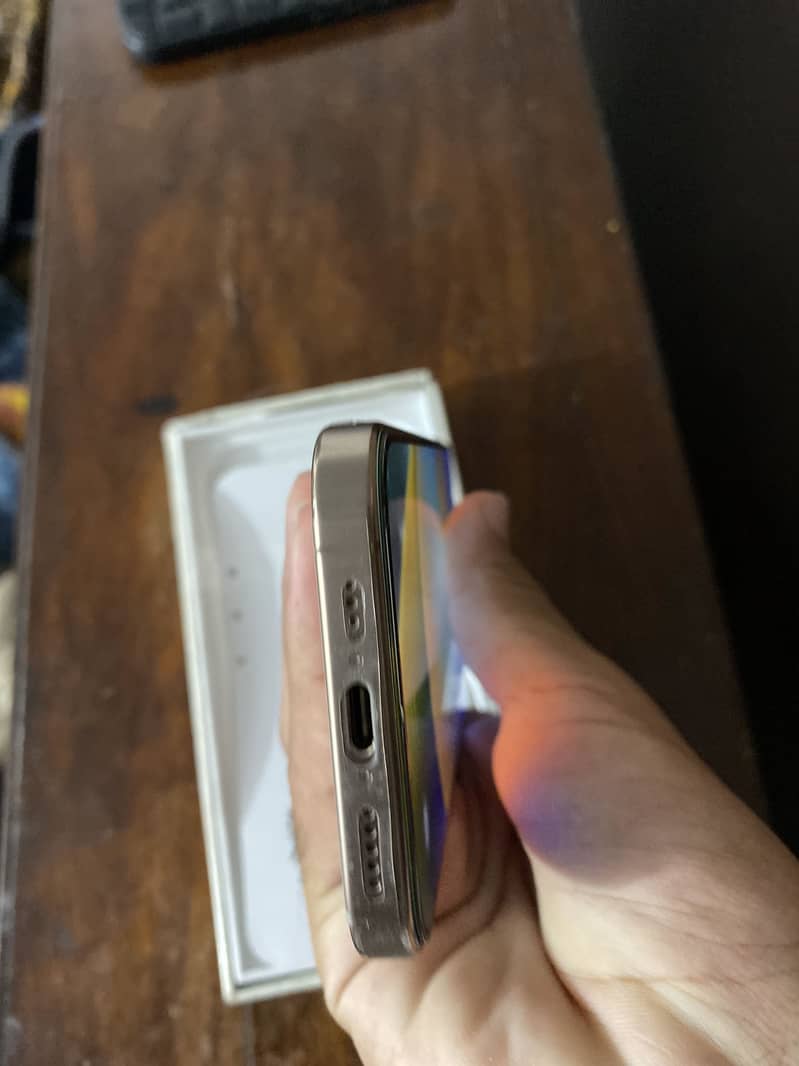 iPhone 16 Pro 0