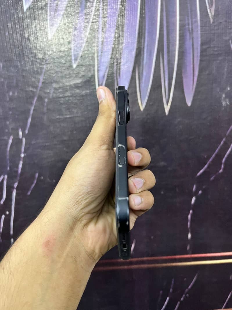 Apple iPhone 16 3