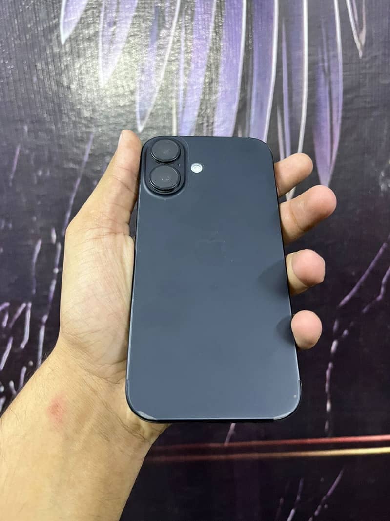 Apple iPhone 16 4