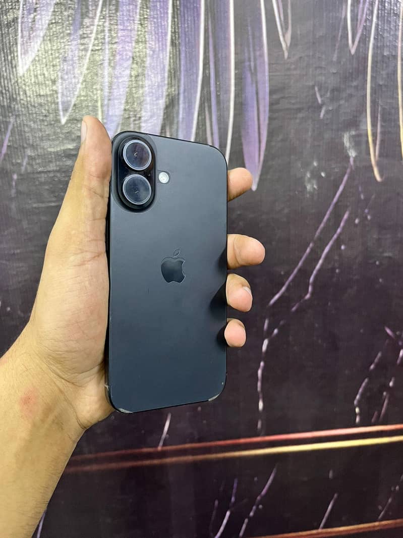 Apple iPhone 16 5