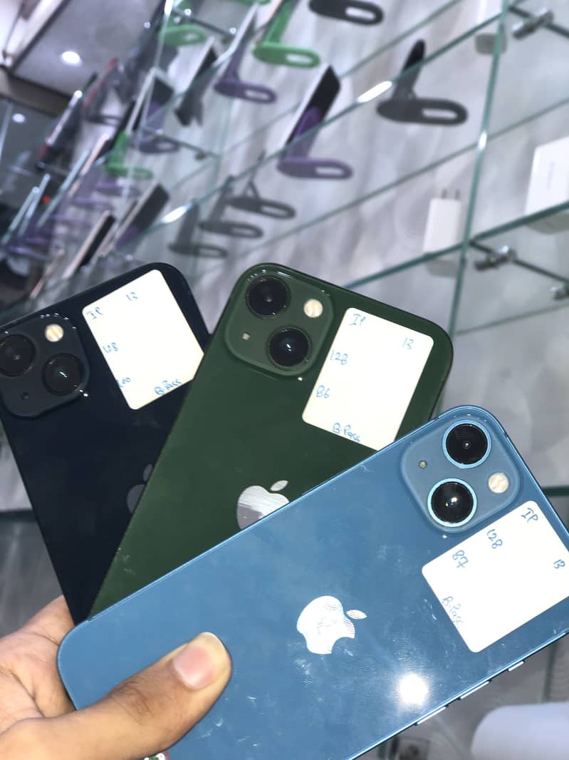 Apple iPhone 13 0