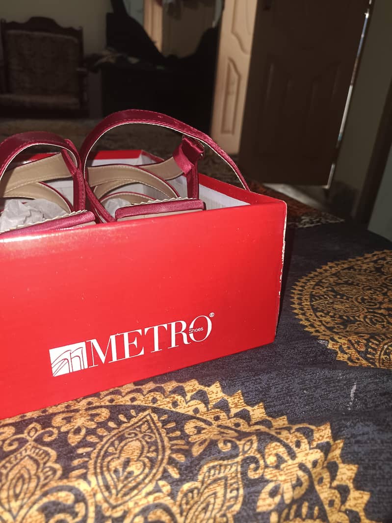 metro heels 1