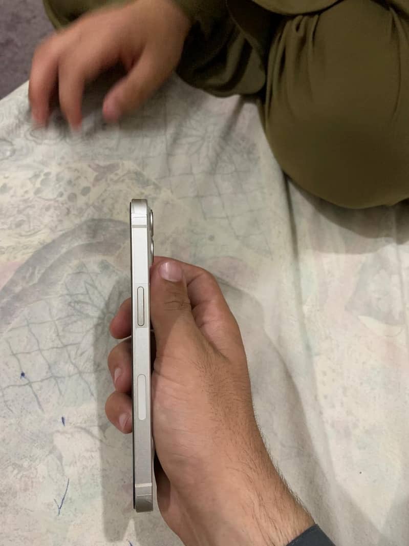Apple iPhone 13 1