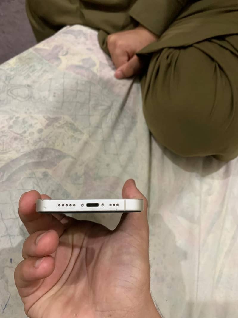 Apple iPhone 13 2