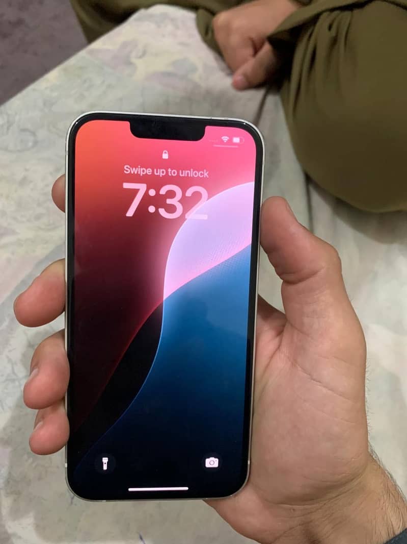 Apple iPhone 13 5