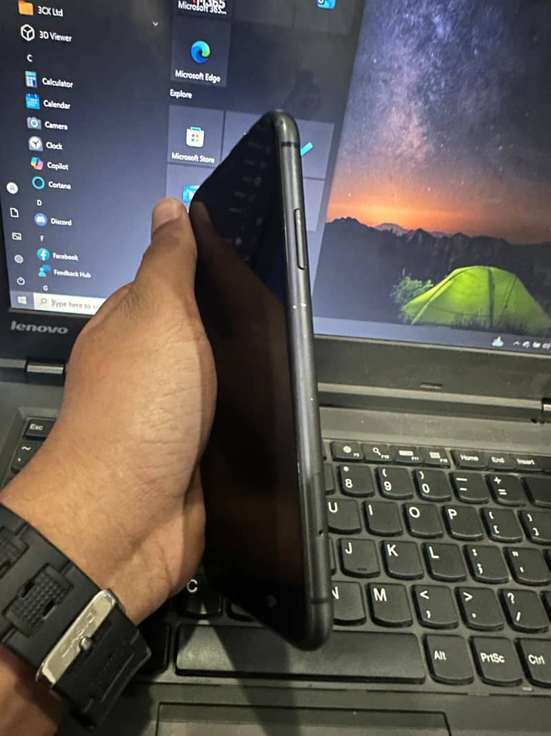 Apple iPhone 11 4