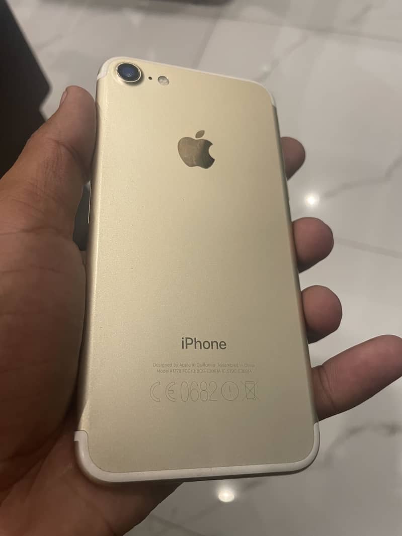 Apple iPhone 7 2