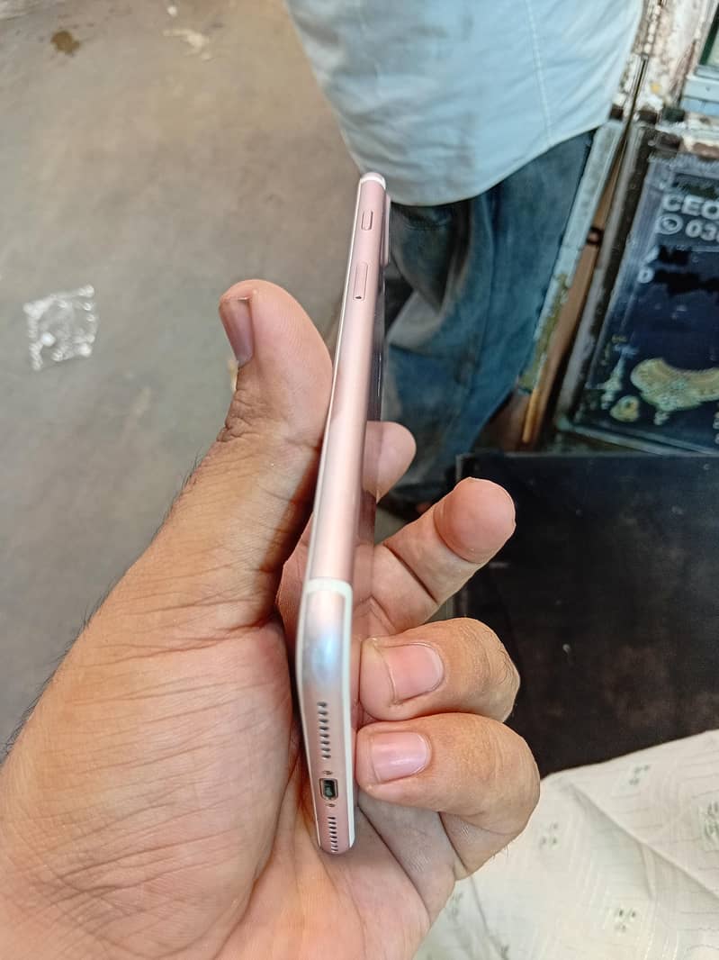 Apple iPhone 7 Plus 3