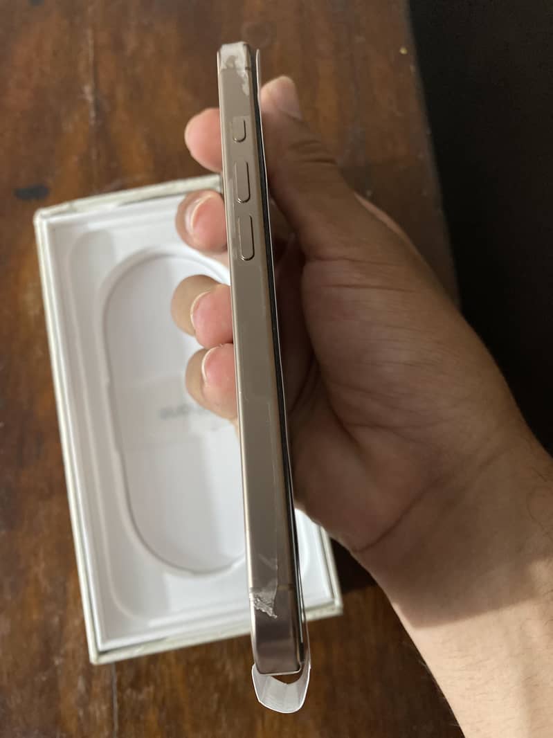 Apple iPhone 16 Pro 6