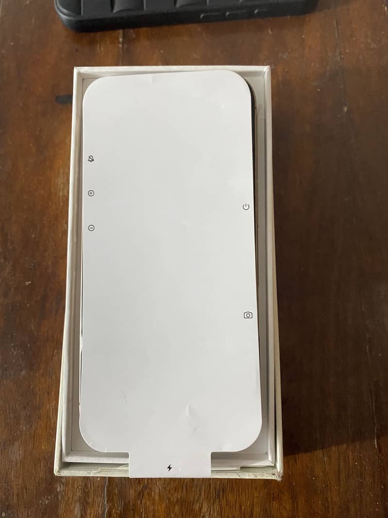 Apple iPhone 16 Pro 9