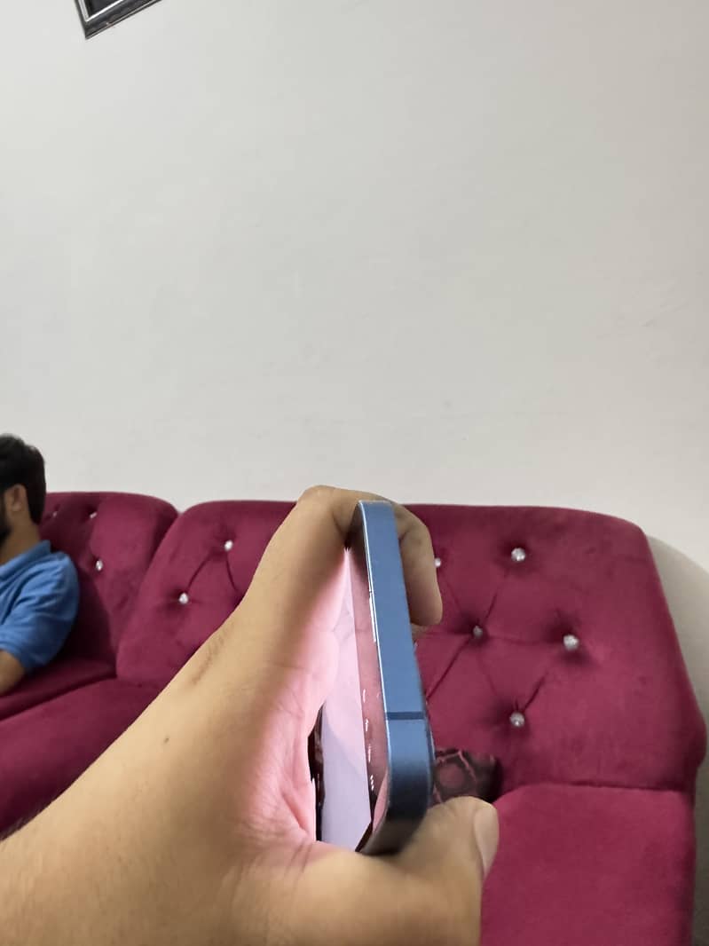 Apple iPhone 13 4