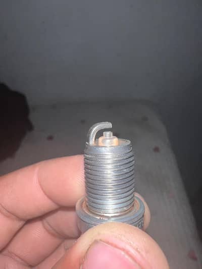 Aoa Suzuki old  swift spark plugs good condition 5000 km chala ha