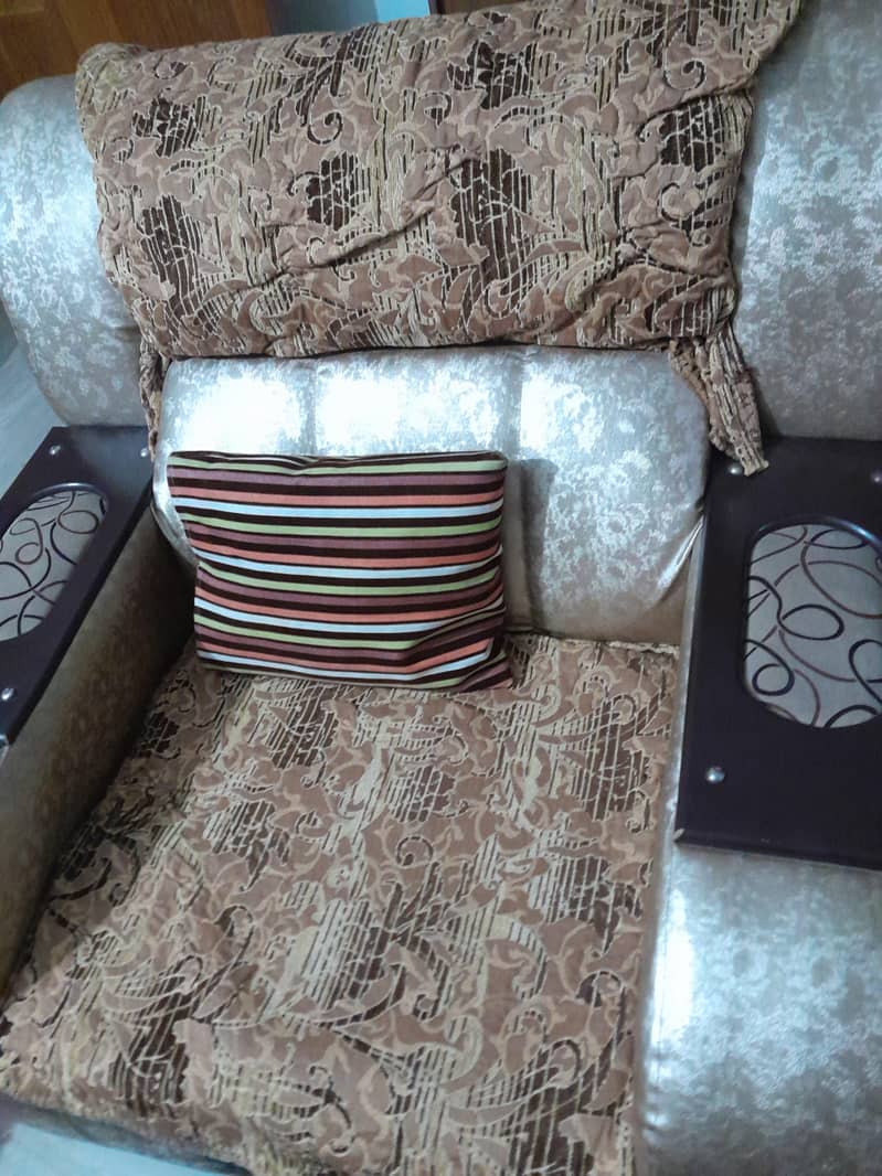 7 seater sofa setset and table 1