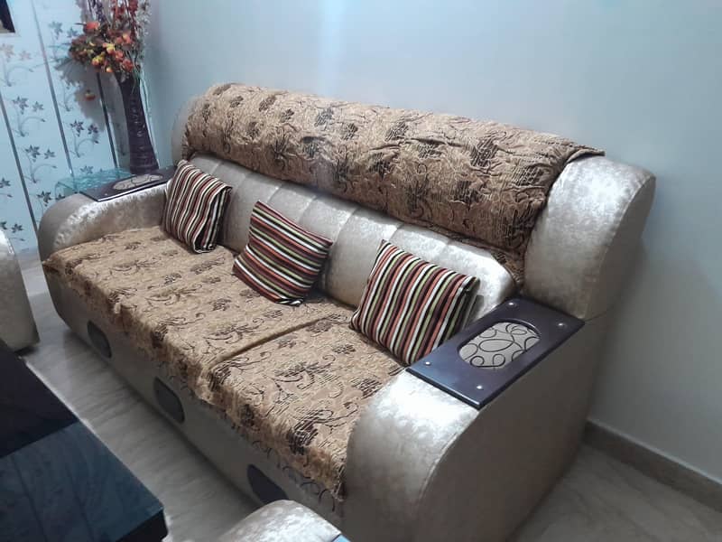 7 seater sofa setset and table 3