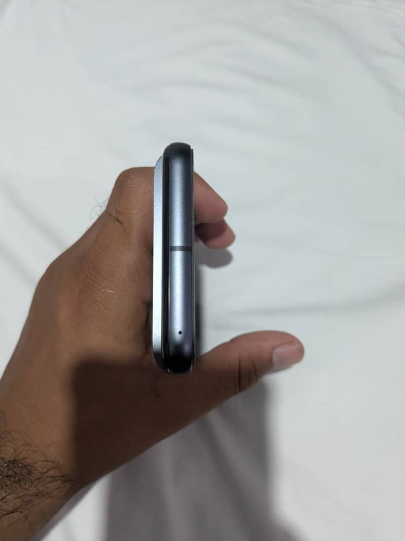 Google Pixel 8 4