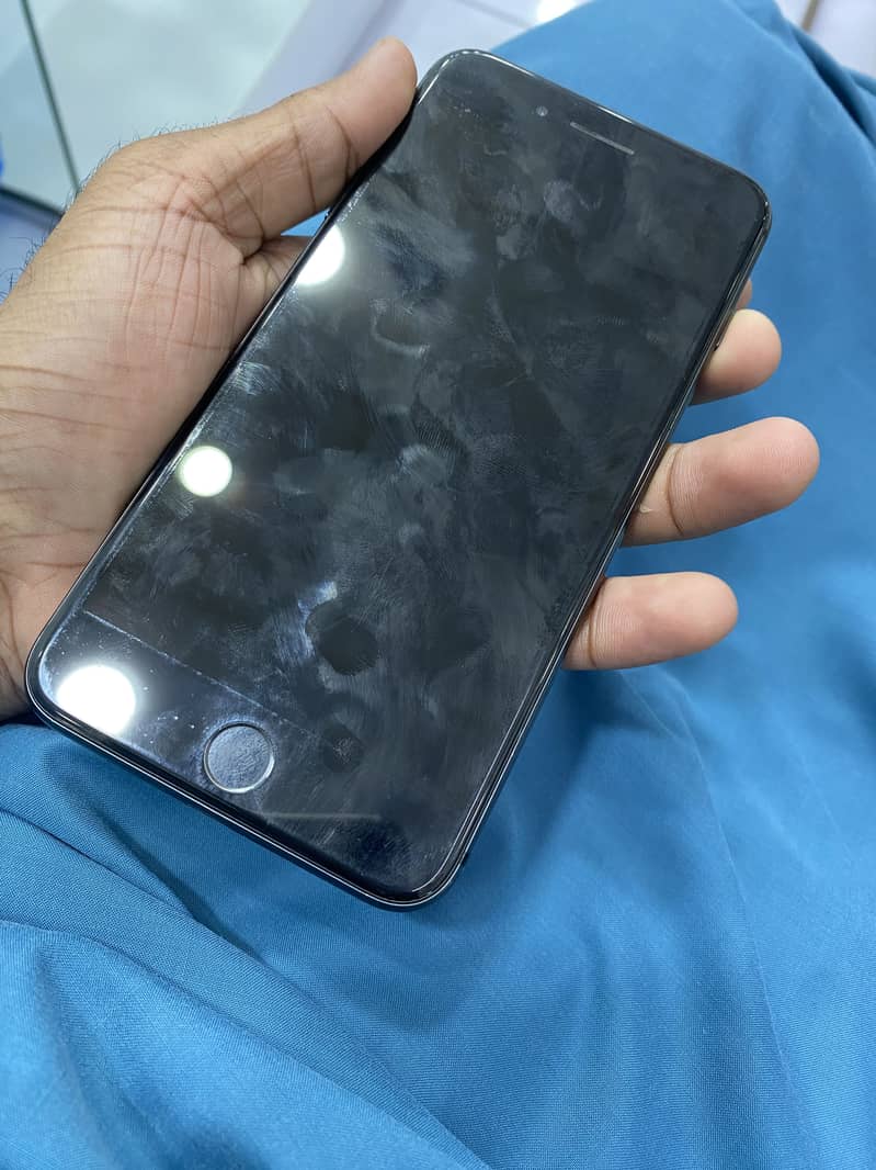 Apple iPhone 8 Plus 2