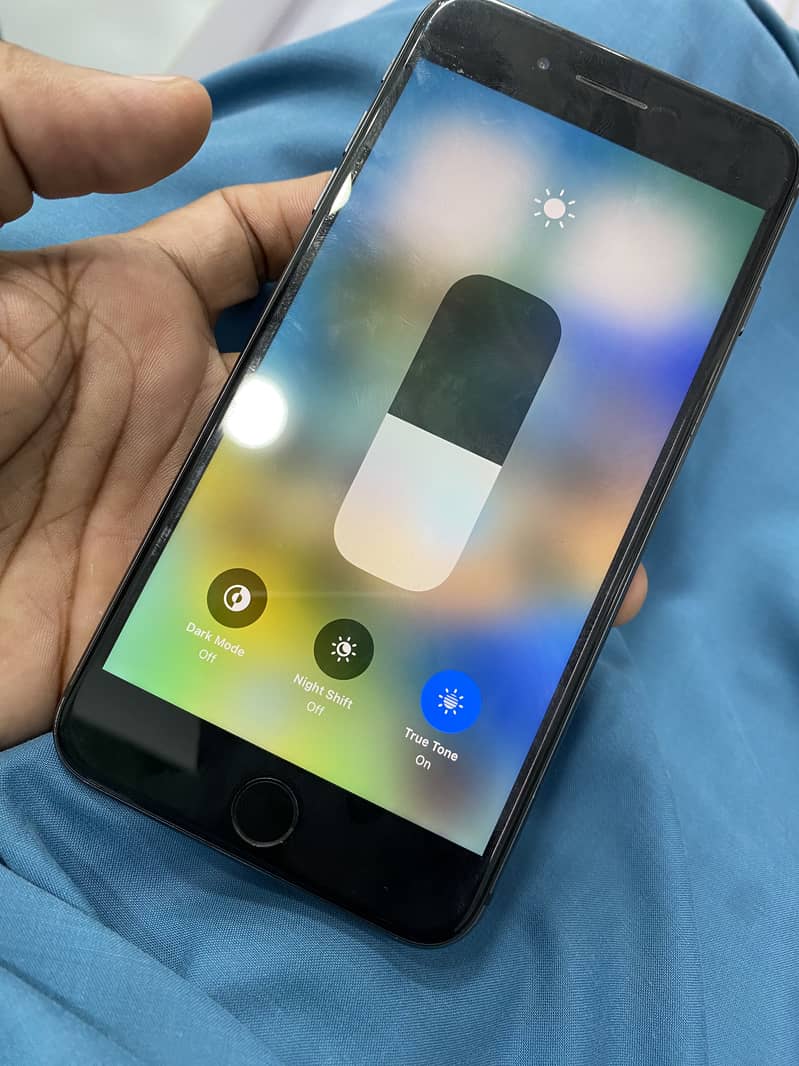 Apple iPhone 8 Plus 3