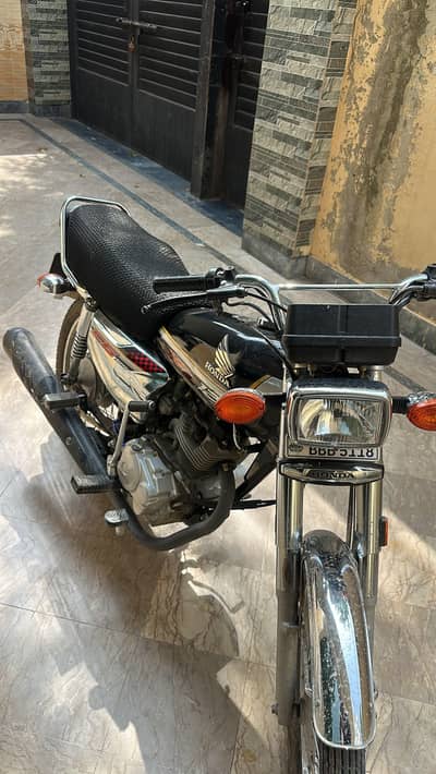 Honda cg 125 self black color