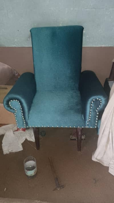 Old sofa repairer