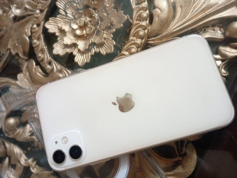 Apple iPhone 11 3