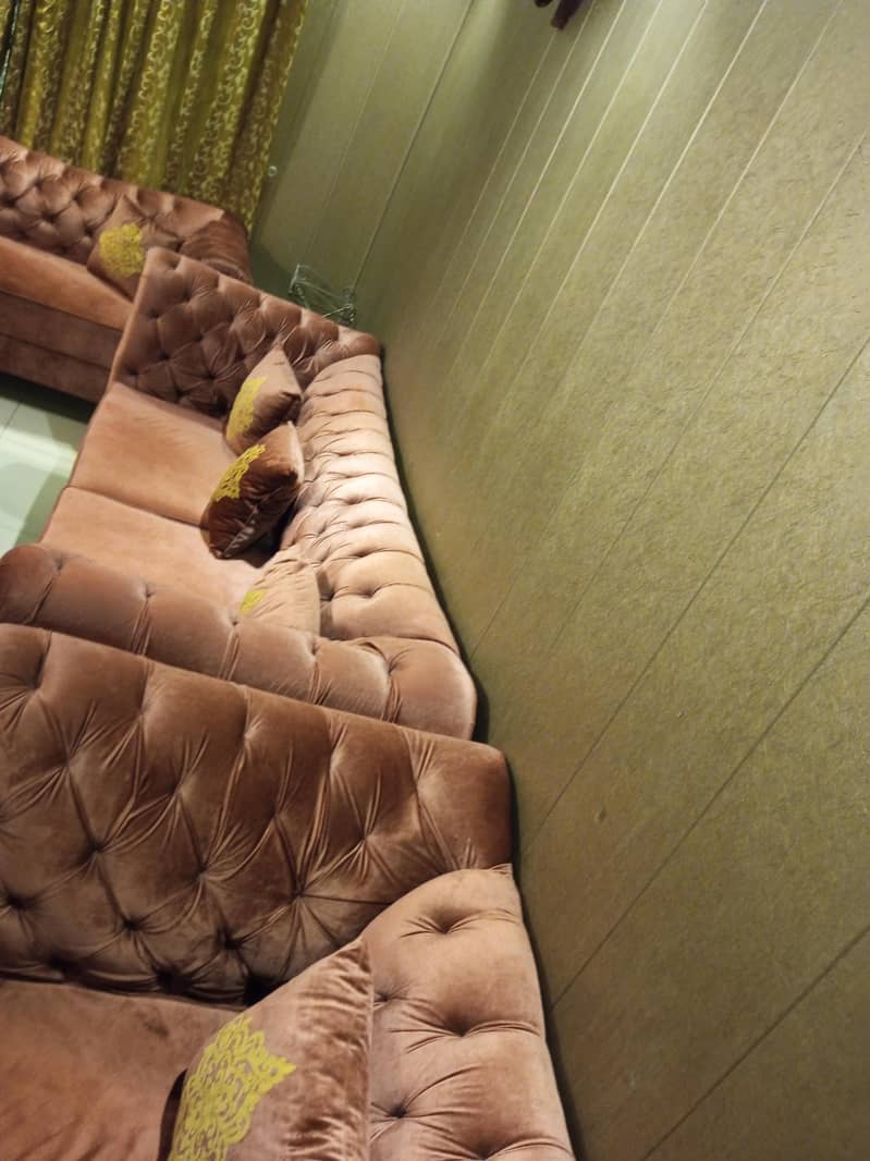 3 sofa set 1 table 0