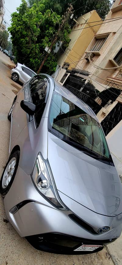 Toyota Prius Alpha 2021