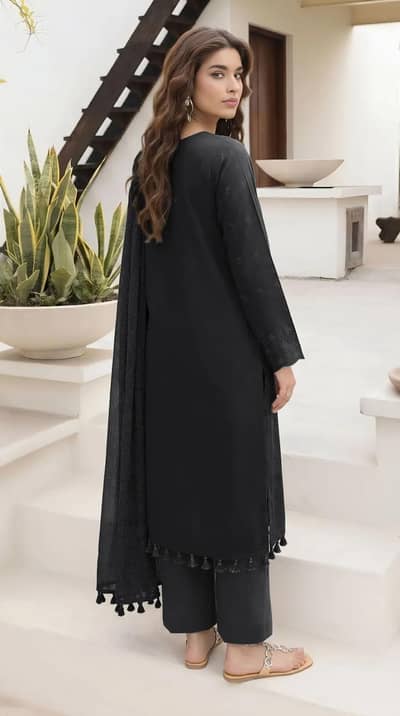 3 PCs women unstitched embroidered suit